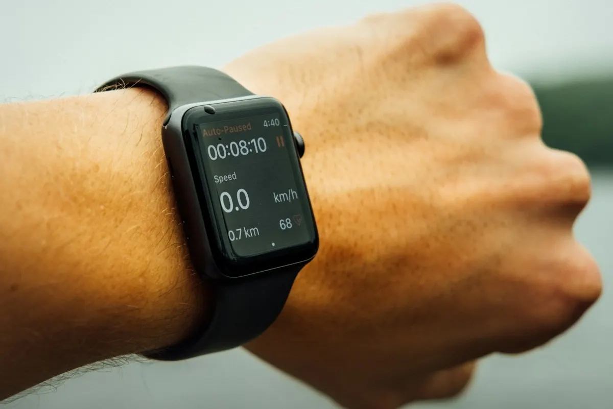 An Apple Watch outdoors, ready to start an interval workout